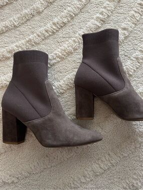 Steve Madden Grey Suede Sock Ankle Bootie Women’s Size 6.5